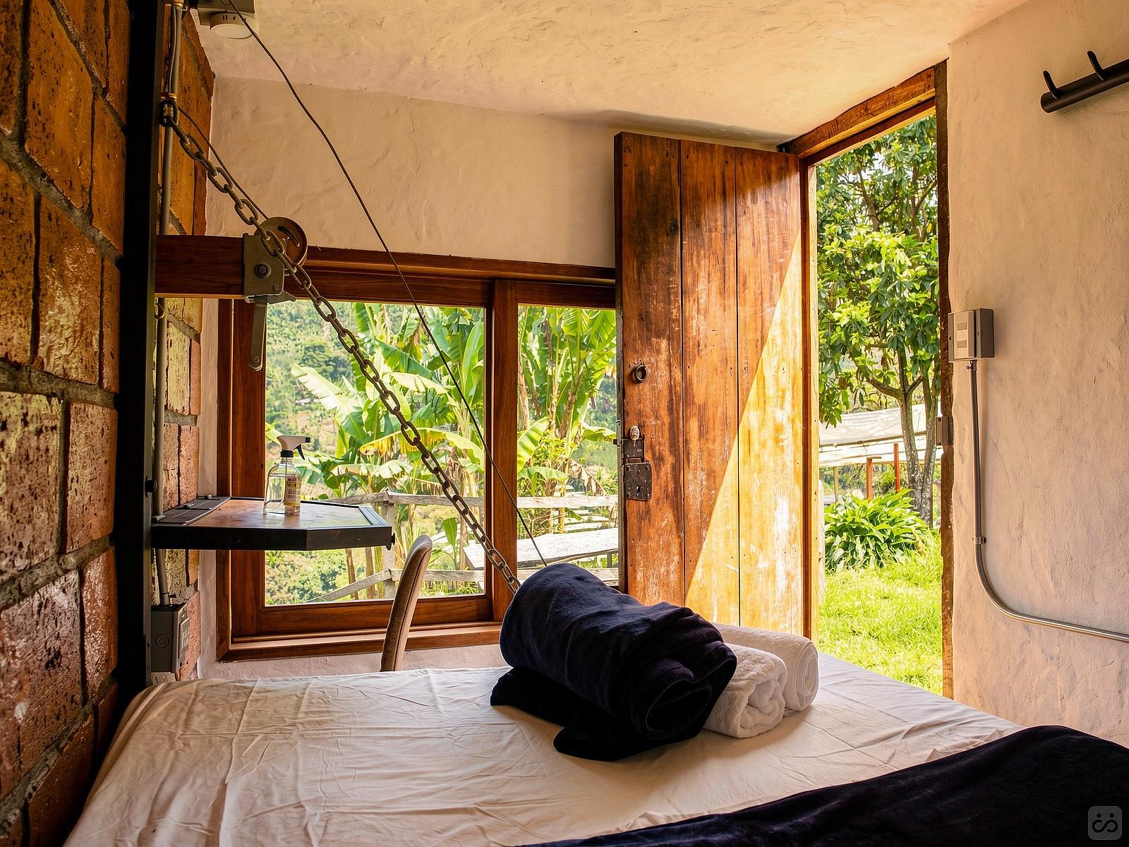 Private Ensuite Studio - Stunning Countryside House w/ Coworking + Yoga Studio - Gallery - 6