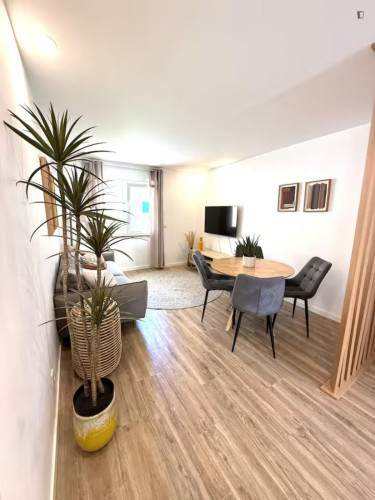 Irresistible 2 Bedroom Apartment close to Parede Train Station