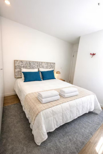 Irresistible 2 Bedroom Apartment close to Parede Train Station - Gallery - 4