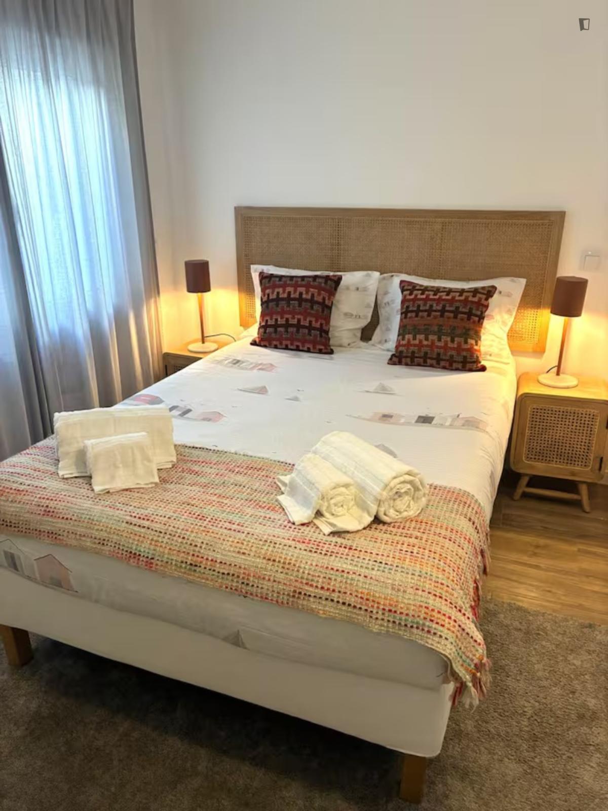 Irresistible 2 Bedroom Apartment Close To Parede Train Station - 15
