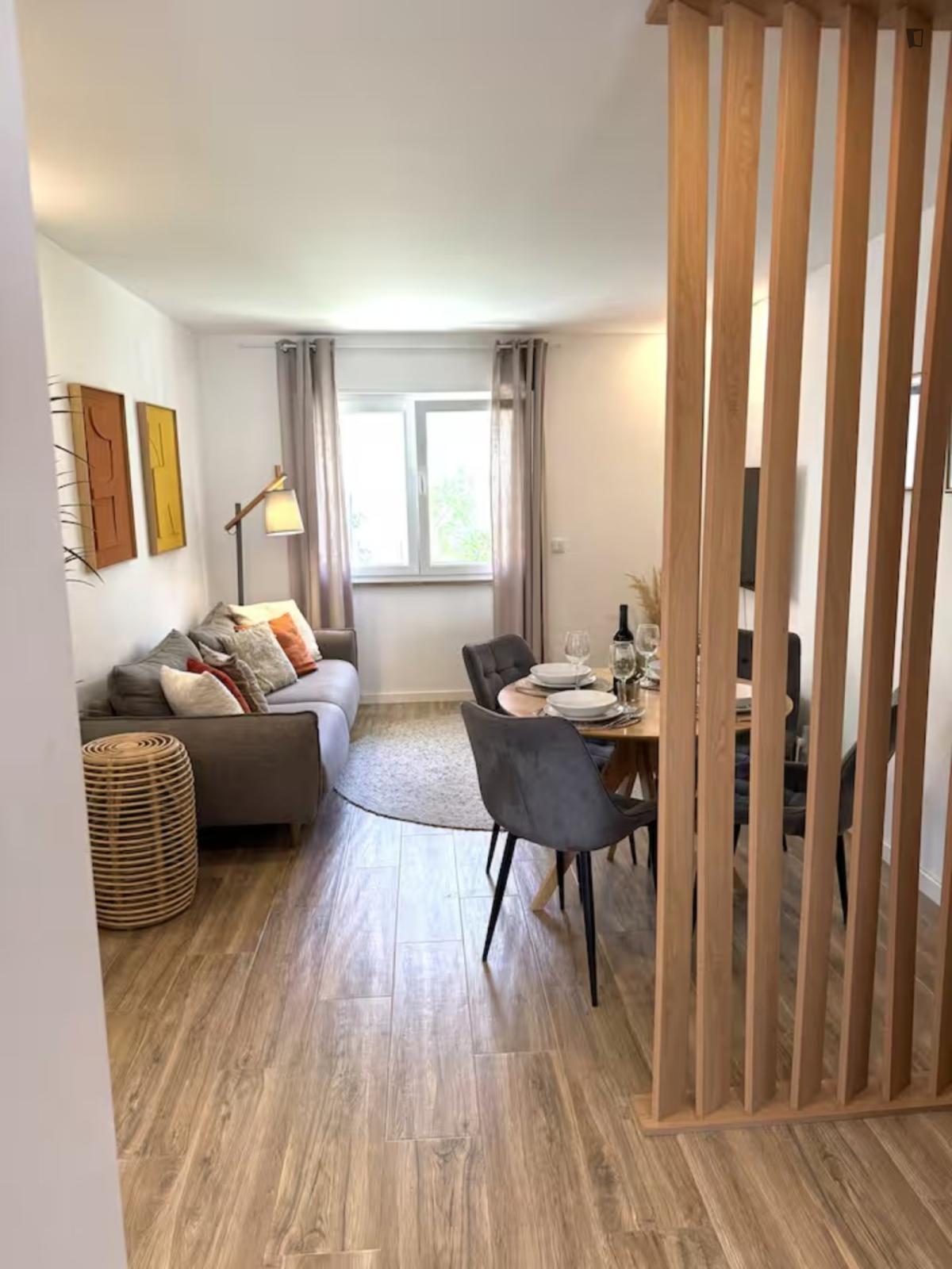 Irresistible 2 Bedroom Apartment Close To Parede Train Station - 10