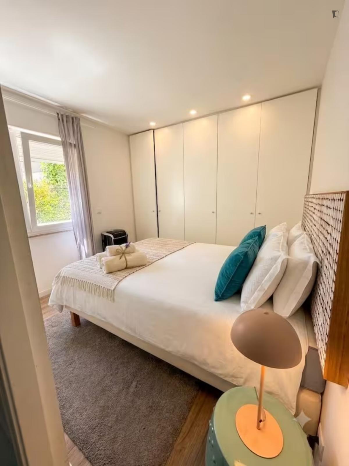 Irresistible 2 Bedroom Apartment Close To Parede Train Station - 3