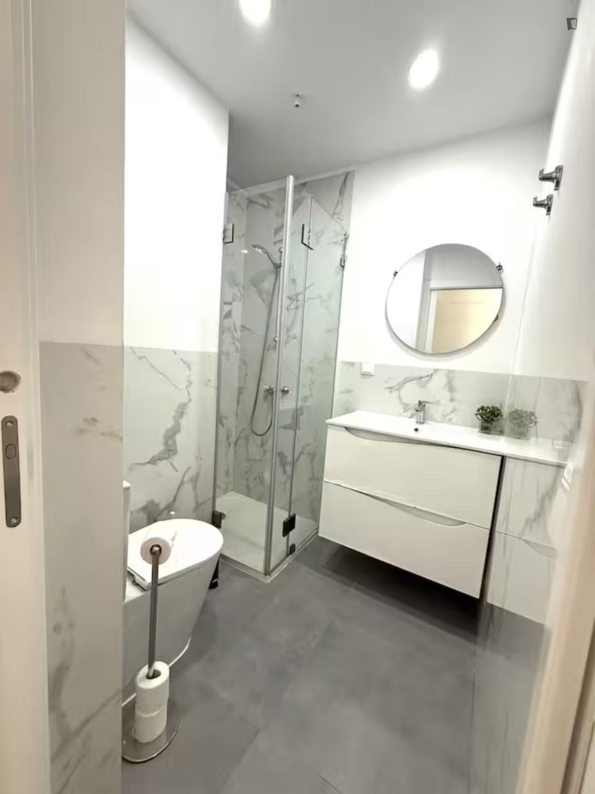 Irresistible 2 Bedroom Apartment Close To Parede Train Station - 4