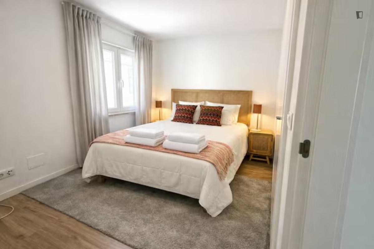 Irresistible 2 Bedroom Apartment Close To Parede Train Station - 16