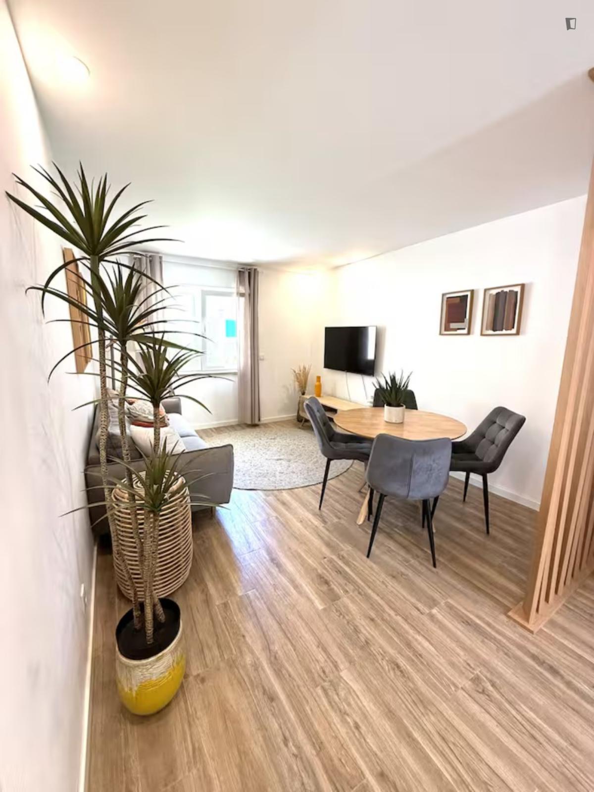 Irresistible 2 Bedroom Apartment Close To Parede Train Station - 9