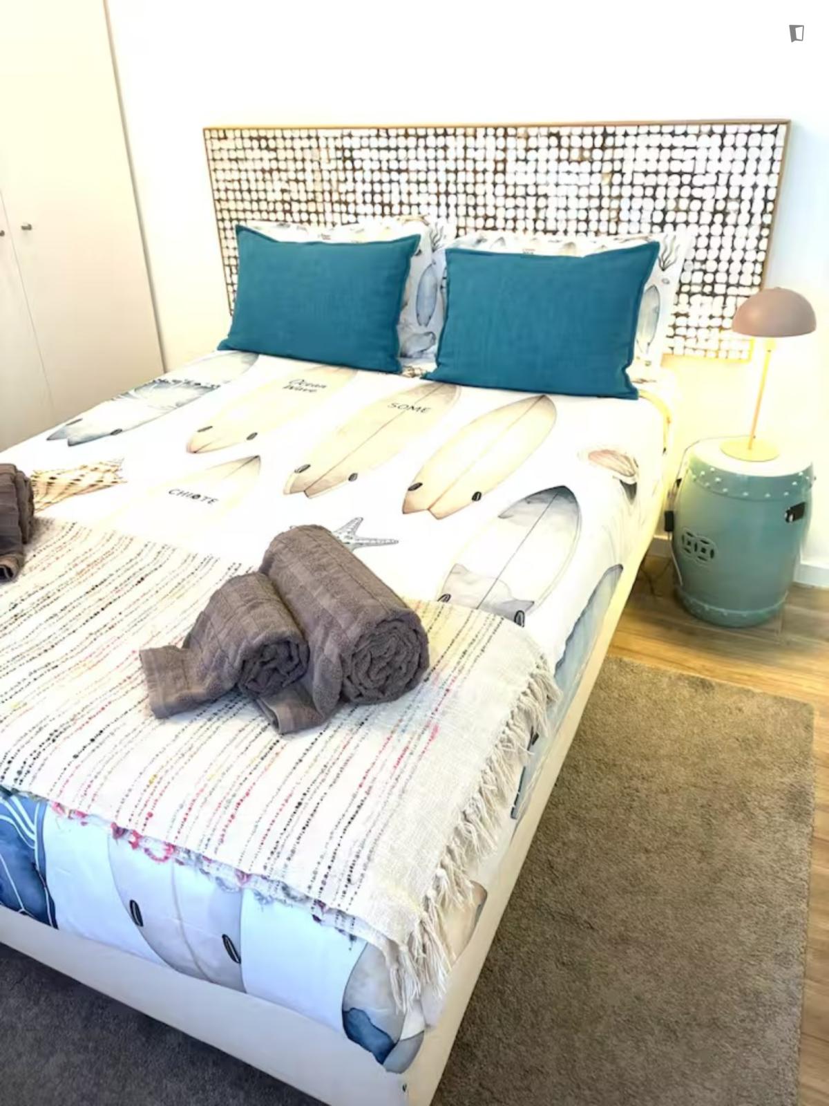 Irresistible 2 Bedroom Apartment Close To Parede Train Station - 1