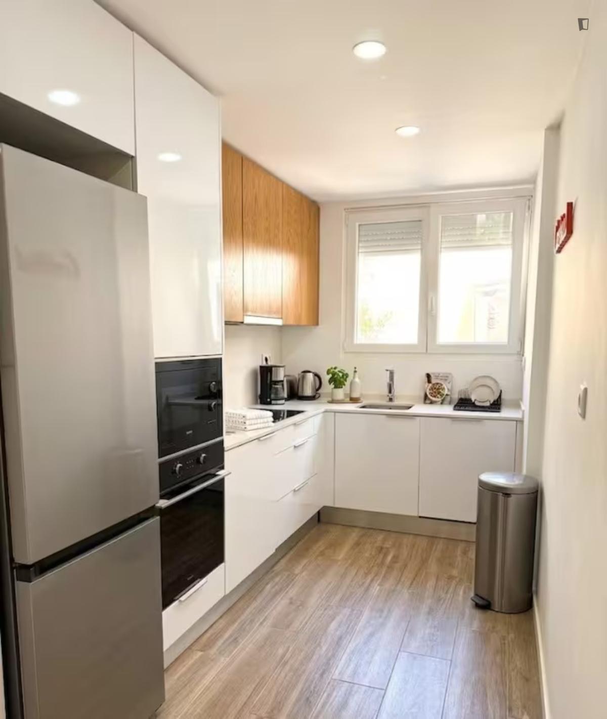 Irresistible 2 Bedroom Apartment Close To Parede Train Station - 8