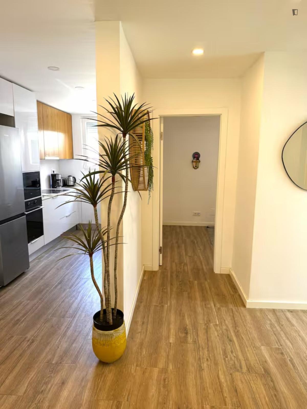 Irresistible 2 Bedroom Apartment Close To Parede Train Station - 6