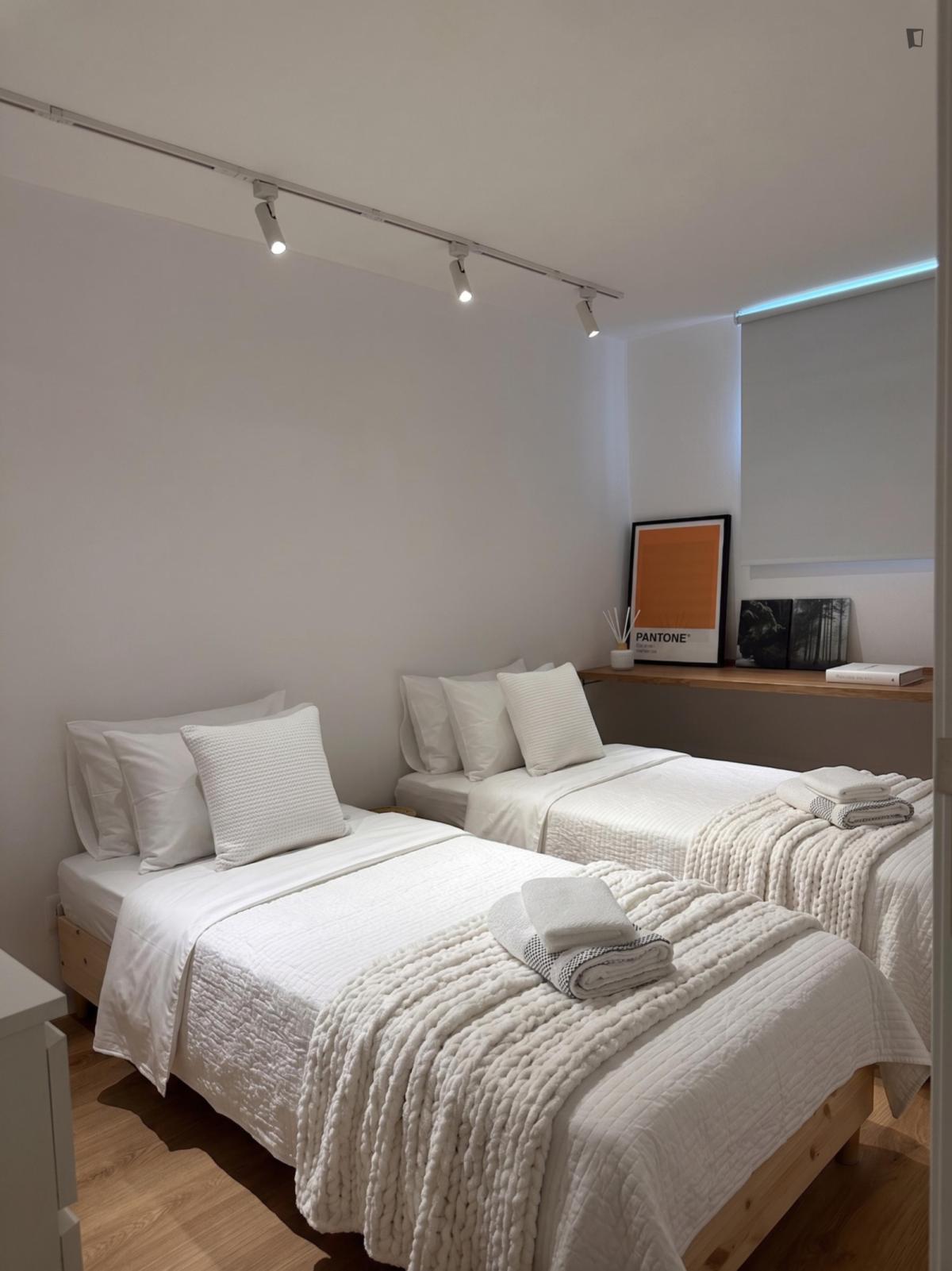 Charming 2 Bedroom Apartment With A Terrace Close To Nova School Of Business And Economics - 3