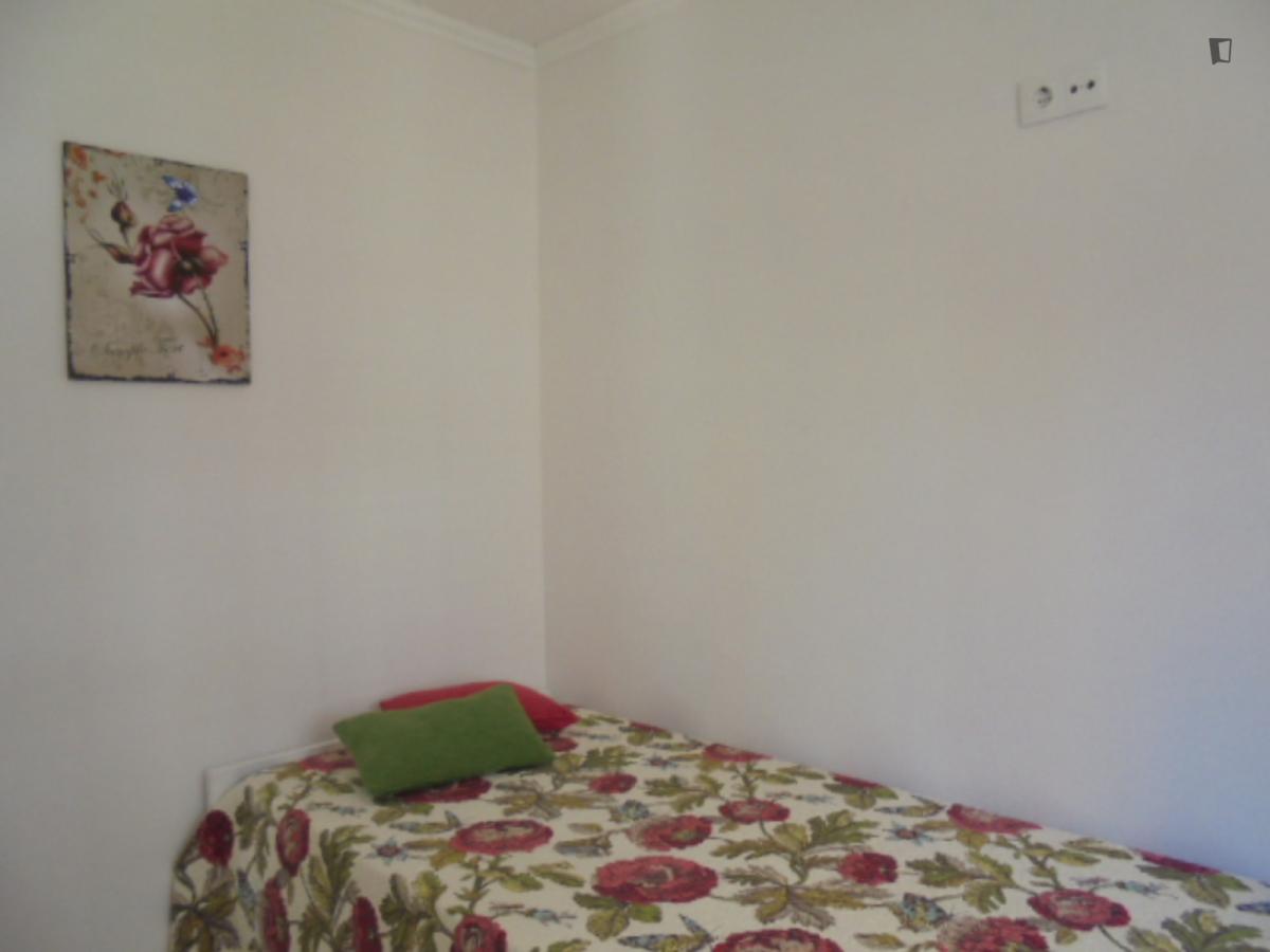 Homely Single Bedroom In Sunny Costa Da Caparica - 13