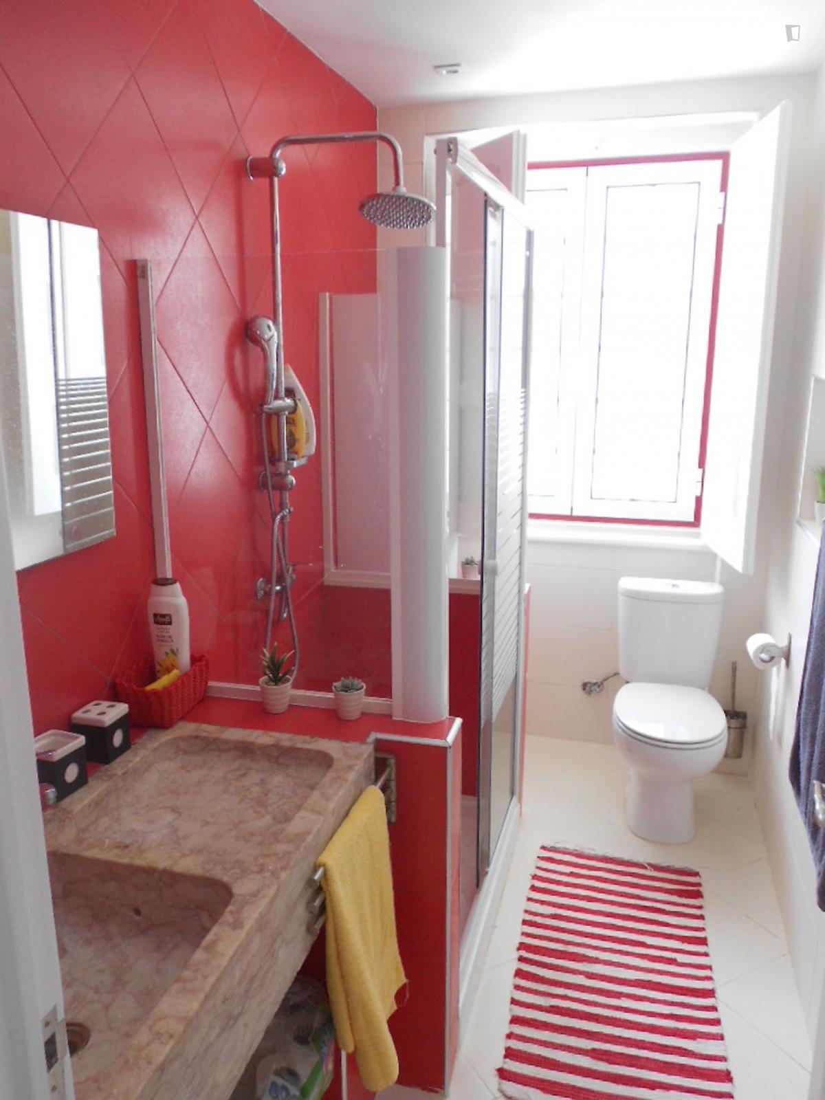 Homely Single Bedroom In Sunny Costa Da Caparica - 8
