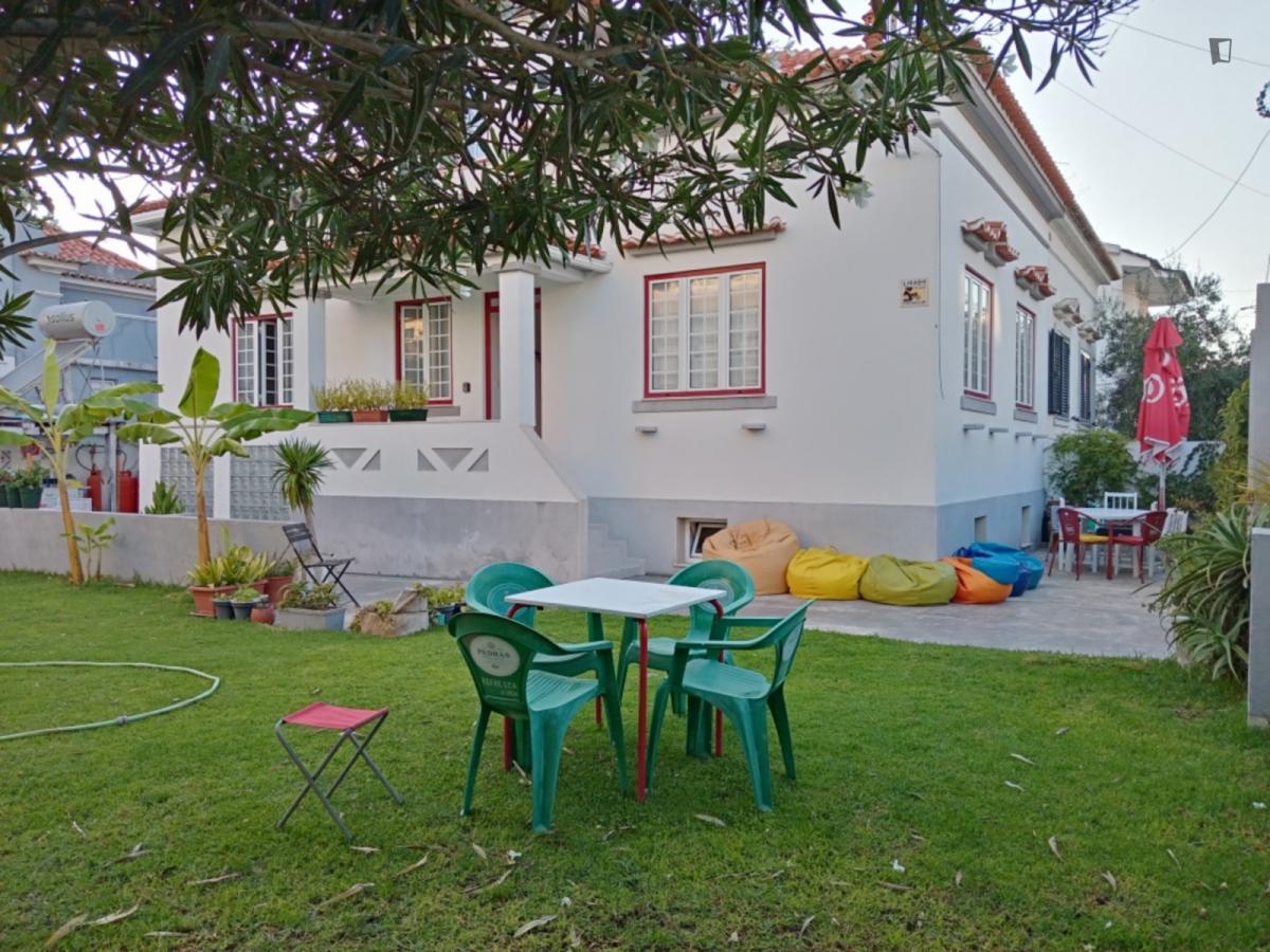 Homely Single Bedroom In Sunny Costa Da Caparica - 1