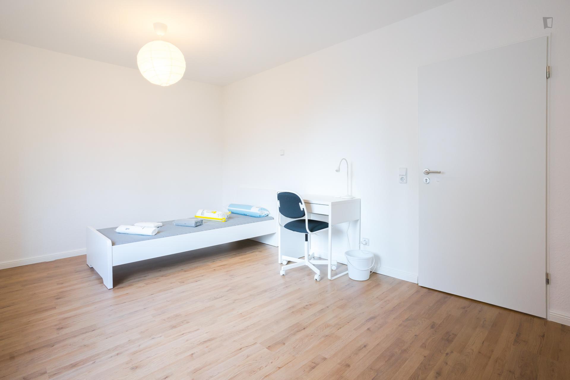  Cool Single Bedroom In A 5-Bedroom Apartment Near Elbruchstraße Transport Station  -  Cool single bedroom in a 5-bedroom apartment near Elbruchstraße transport station  - Gallery -  1