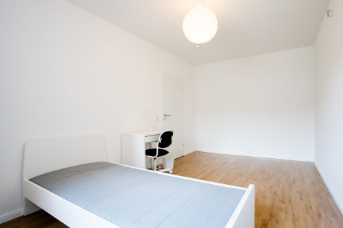Cozy single bedroom in a 5-bedroom apartment near Elbruchstraße transport station - Gallery - 24