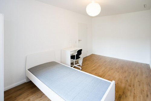 Cozy single bedroom in a 5-bedroom apartment near Elbruchstraße transport station - Gallery - 15