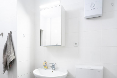 Cozy single bedroom in a 5-bedroom apartment near Elbruchstraße transport station - Gallery - 14