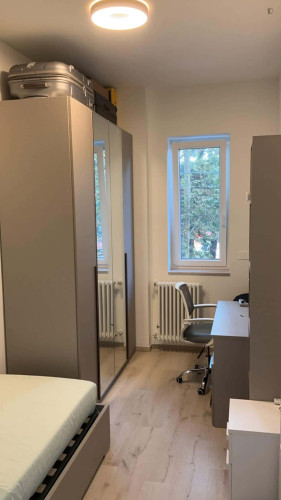 Room in Via Tommaso Salvini, Bologna for 150 m² with 6 bedrooms