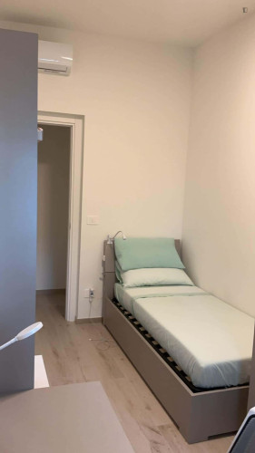 Room in Via Tommaso Salvini, Bologna for 150 m² with 6 bedrooms - Gallery - 2