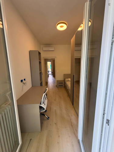 Room in Via Tommaso Salvini, Bologna for 150 m² with 6 bedrooms
