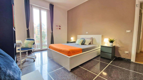 Room in Via Toscana, Bologna for 120 m² with 4 bedrooms