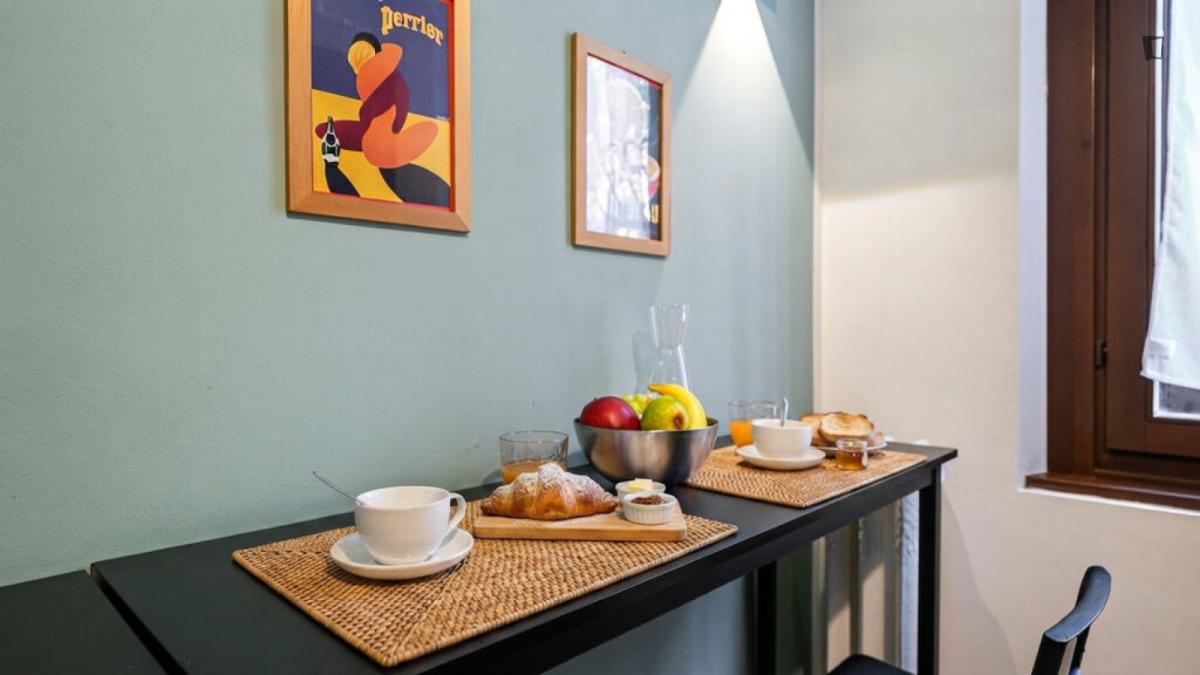 Bright 1-Bedroom Flat Close To The Gambara Subway Station - 11