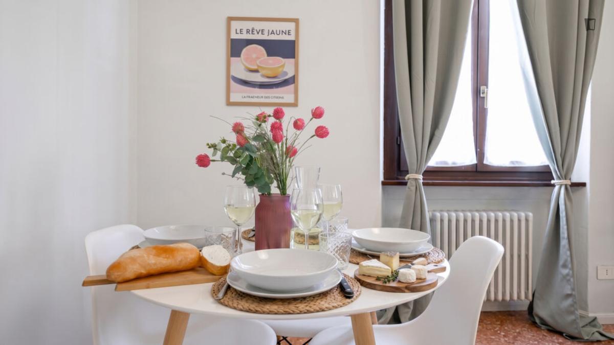 Bright 1-Bedroom Flat Close To The Gambara Subway Station - 20