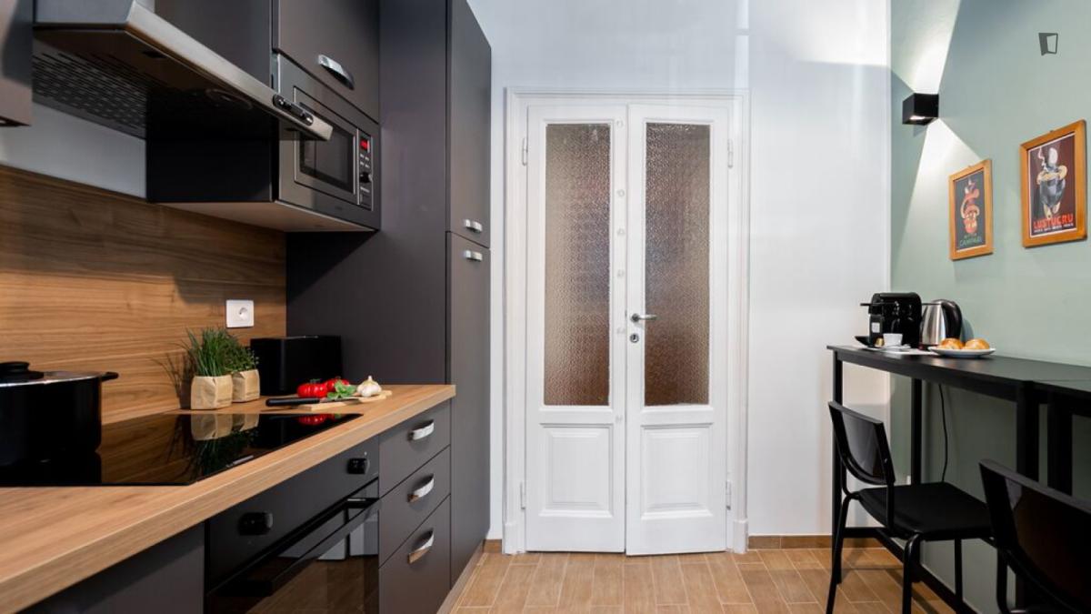 Bright 1-Bedroom Flat Close To The Gambara Subway Station - 16