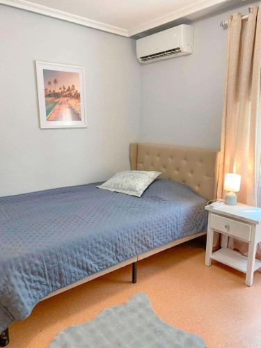 Room in Carrer Economista German Bernacer, Alacant for 86 m² with 5 bedrooms - Gallery - 2