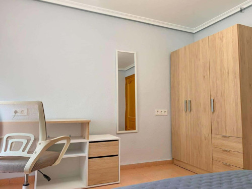 Room in Carrer Economista German Bernacer, Alacant for 86 m² with 5 bedrooms - Gallery - 4