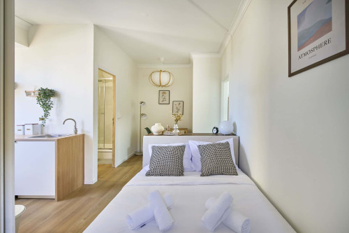Renovated studio with private bathroom and balcony in Areeiro close to IST - Gallery - 6