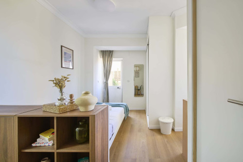 Renovated studio with private bathroom and balcony in Areeiro close to IST - Gallery - 2