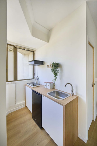 Renovated studio with private bathroom and balcony in Areeiro close to IST - Gallery - 5