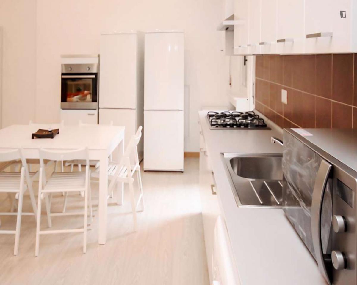 Single Bedroom With Balcony Close To Guastalla Gardens - 4