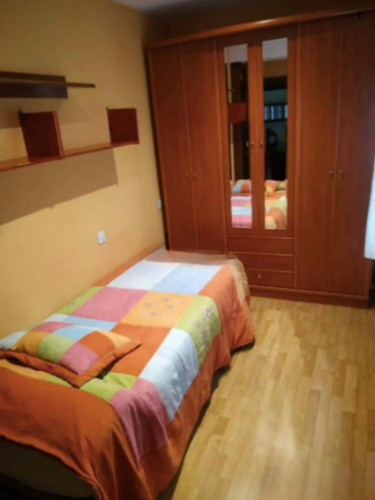 Room with 3 bedrooms