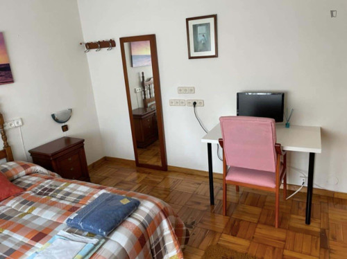 Room with 3 bedrooms - Gallery - 2