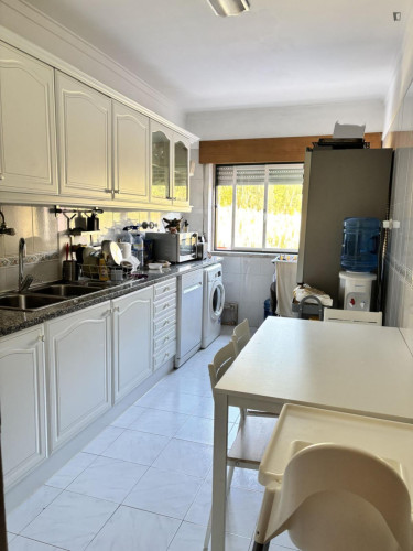 Profound Double Bedroom with a balcony close to Massamá-Barcarena Train Station - Gallery - 7