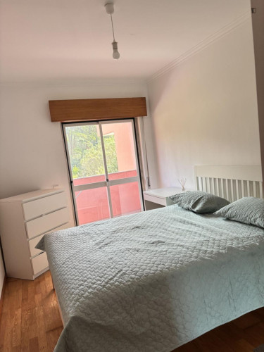 Profound Double Bedroom with a balcony close to Massamá-Barcarena Train Station