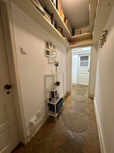 Luminous Double Bedroom with a balcony close to University of Lisbon  - Gallery - 3