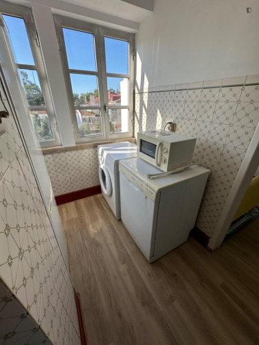 Luminous Double Bedroom with a balcony close to University of Lisbon  - Gallery - 10