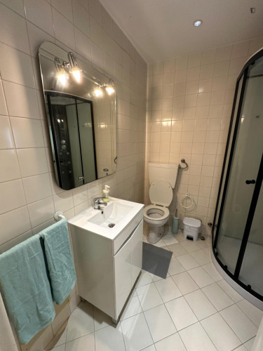 Luminous Double Bedroom with a balcony close to University of Lisbon  - Gallery - 8