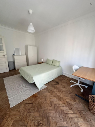 Luminous Double Bedroom with a balcony close to University of Lisbon  - Gallery - 24
