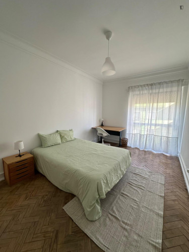 Luminous Double Bedroom with a balcony close to University of Lisbon  - Gallery - 15