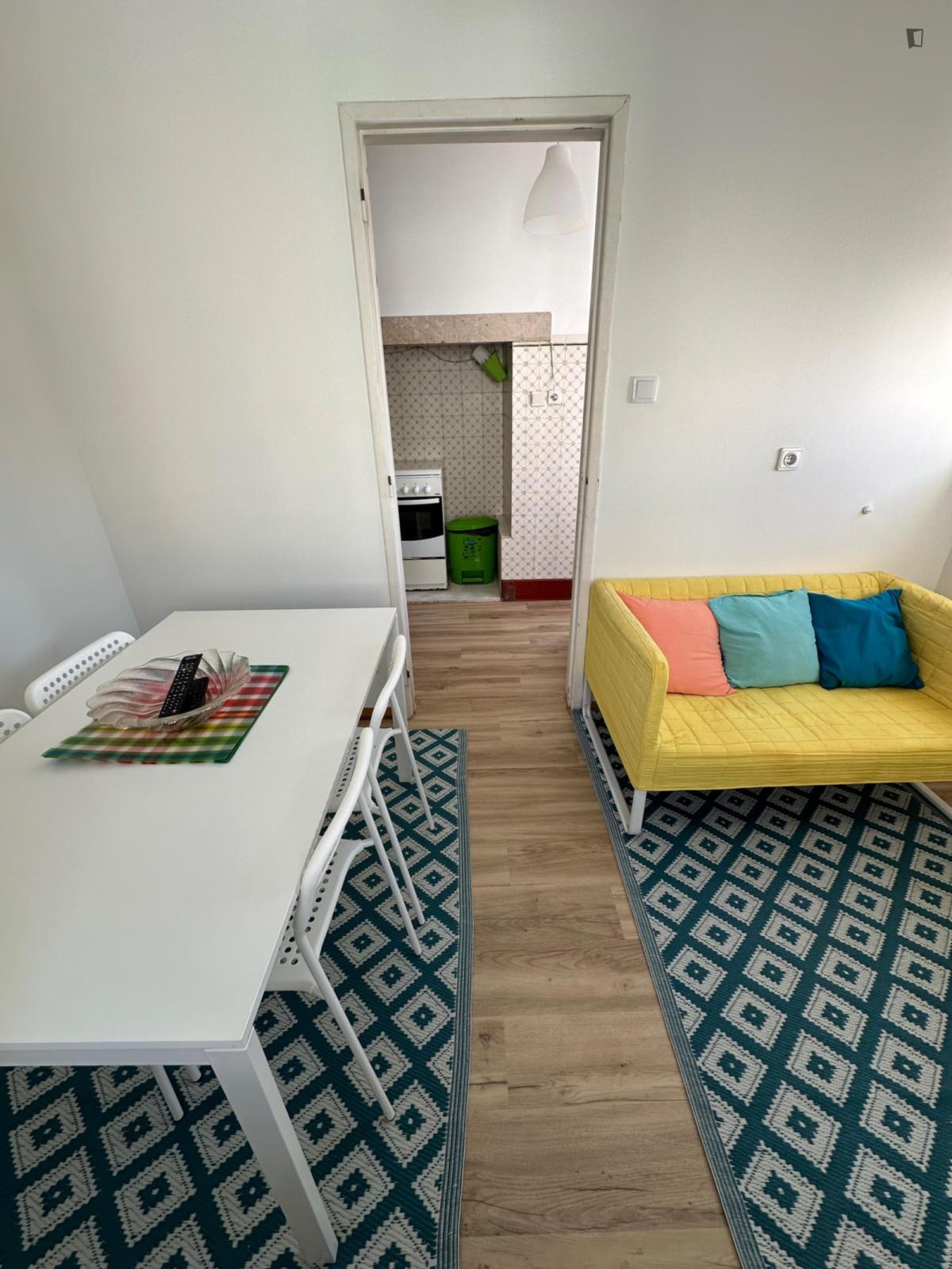 Luminous Double Bedroom With A Balcony Close To University Of Lisbon  - 13