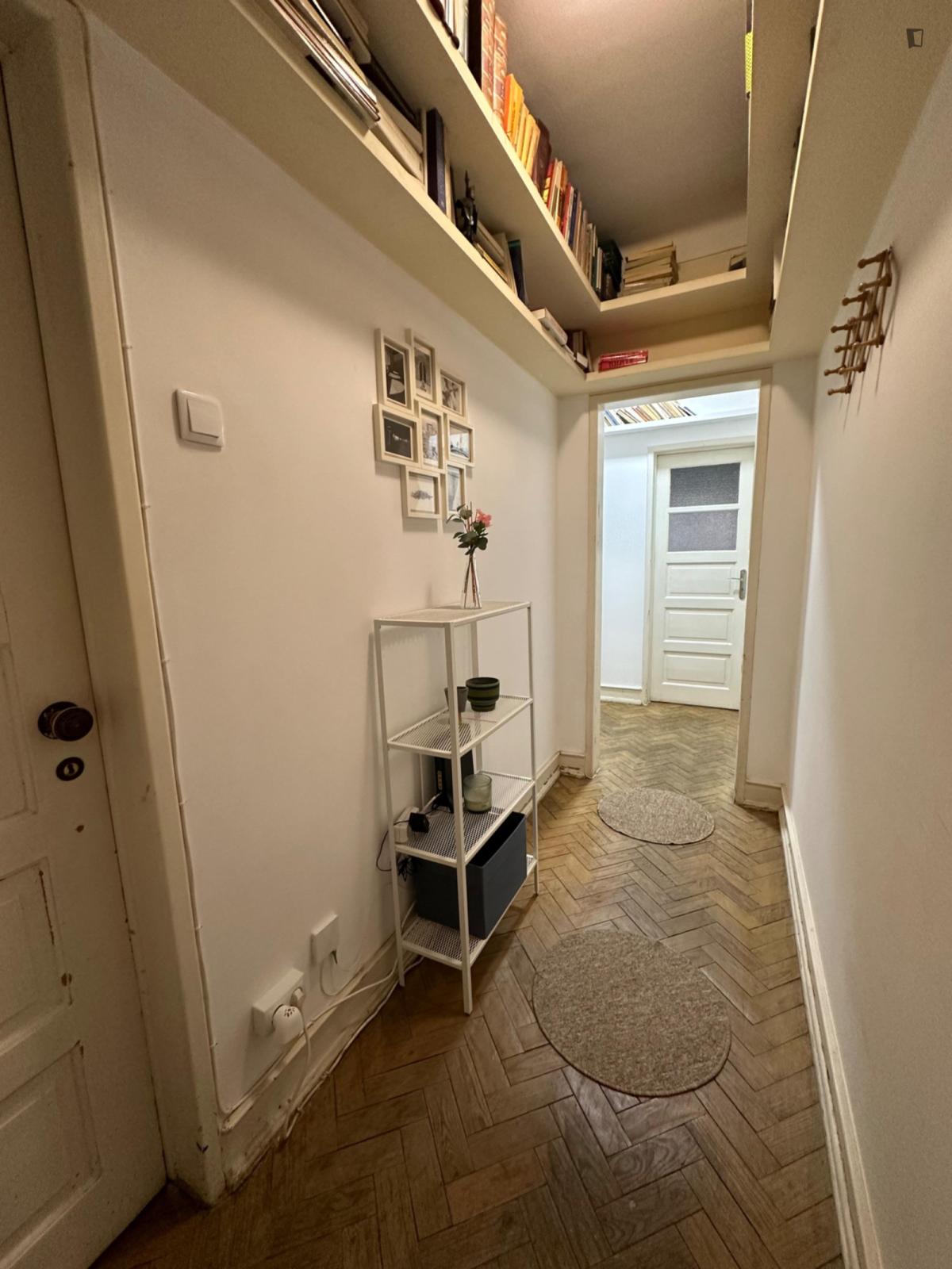 Luminous Double Bedroom With A Balcony Close To University Of Lisbon  - 2
