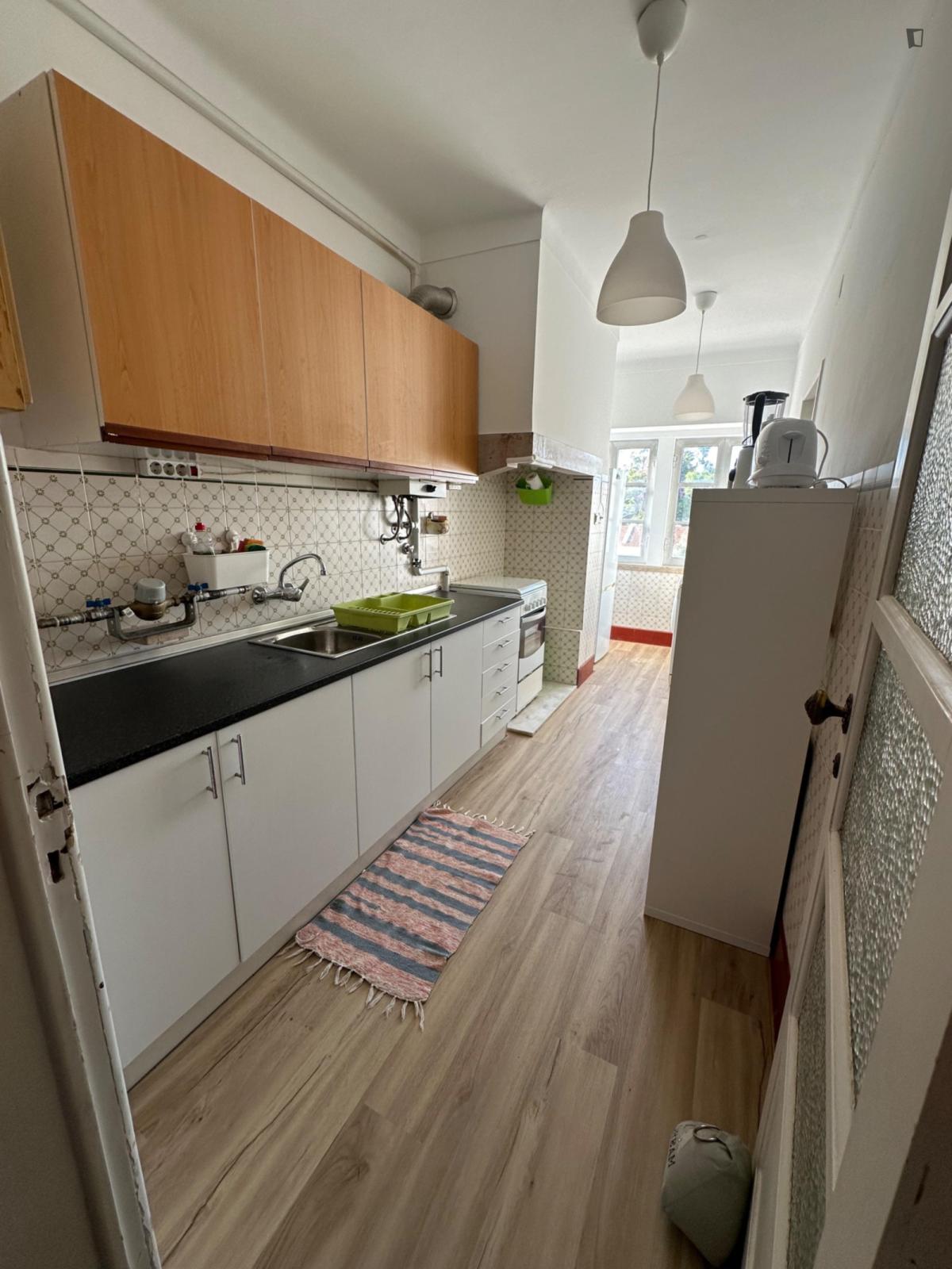Luminous Double Bedroom With A Balcony Close To University Of Lisbon  - 10