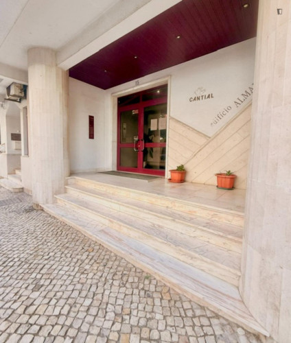 Elegant Single Bedroom with a balcony close to NOVA School of Science and Technology - Gallery - 9