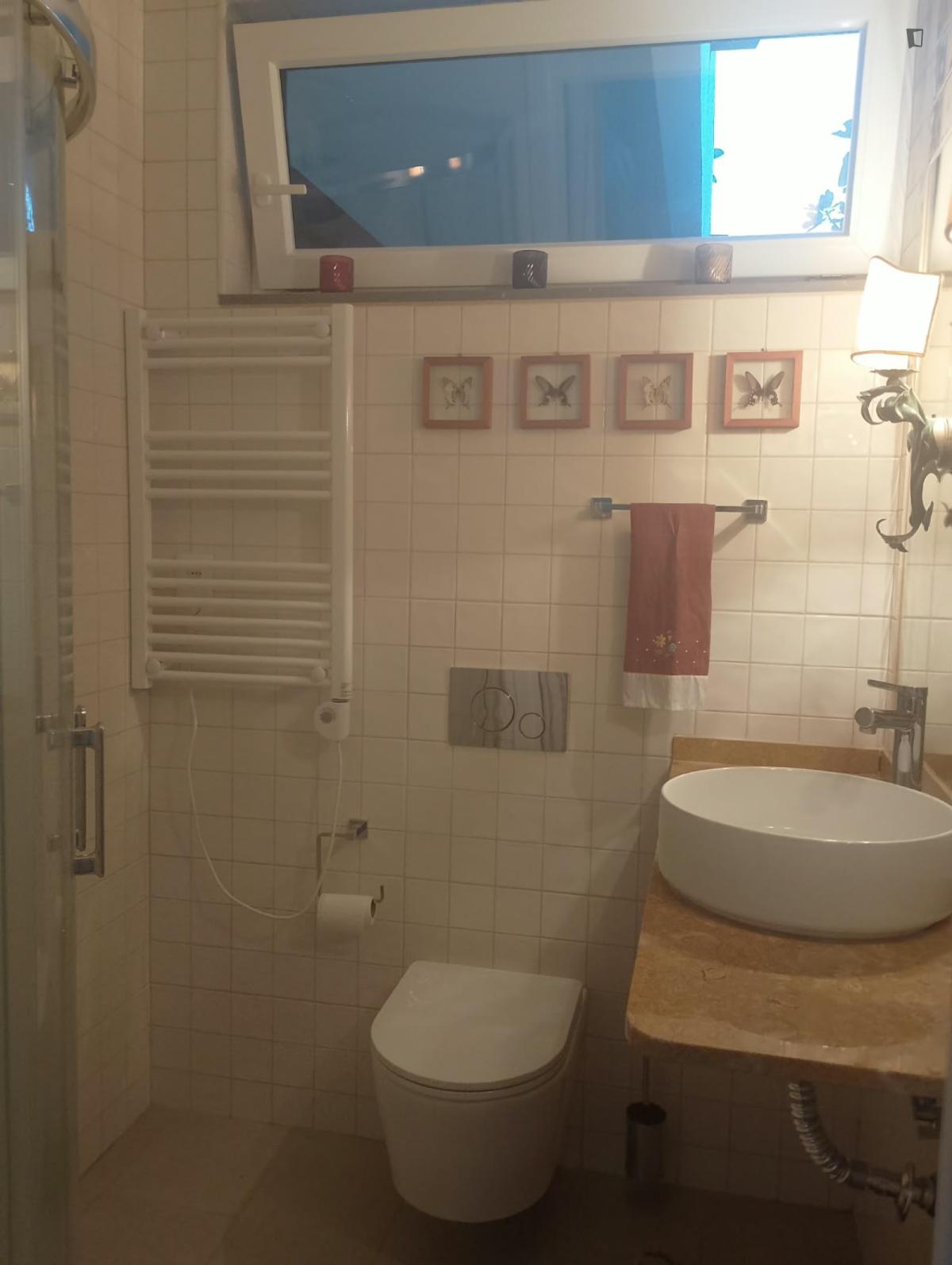 Cozy Double Bedroom With A Private Bathroom Close To Parede Train Station - 7
