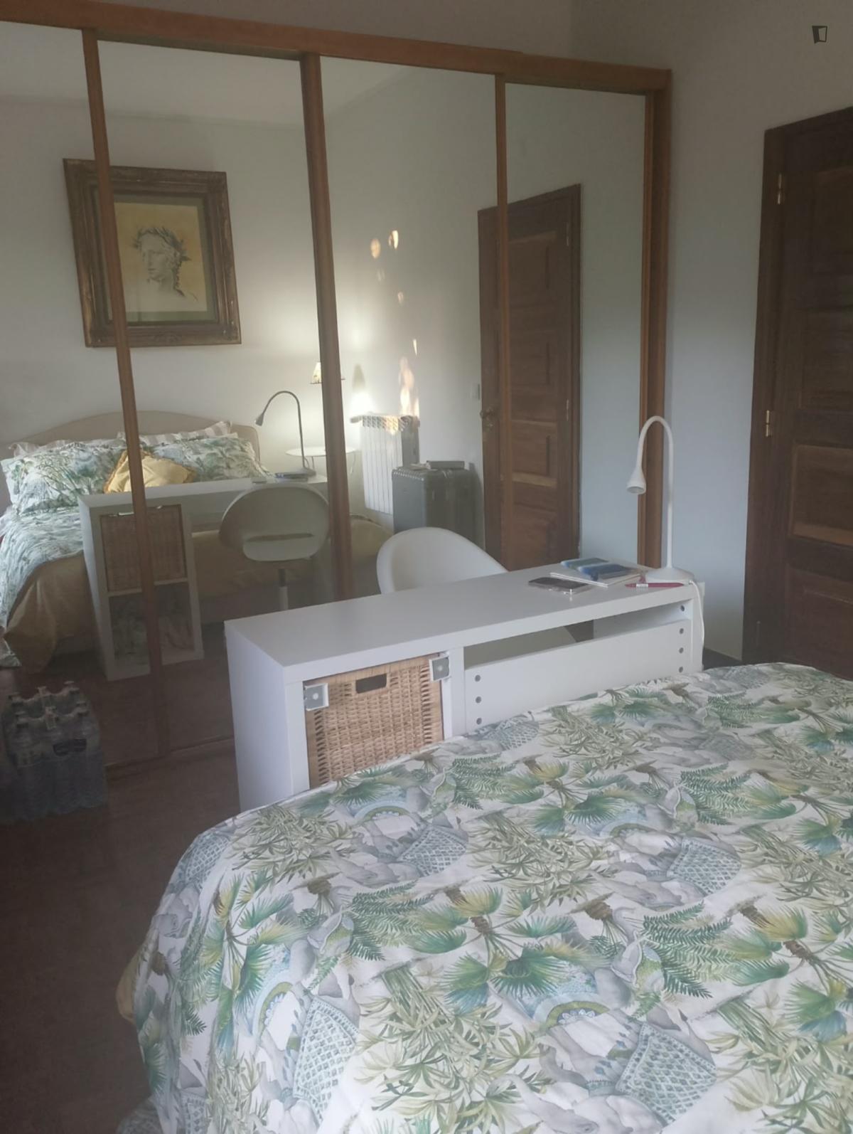 Cozy Double Bedroom With A Private Bathroom Close To Parede Train Station - 10