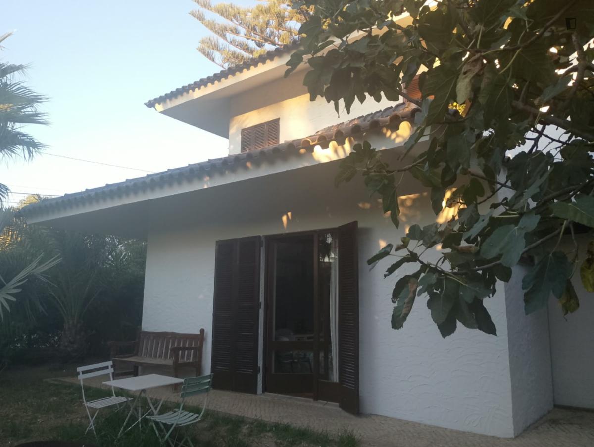 Cozy Double Bedroom With A Private Bathroom Close To Parede Train Station - 4
