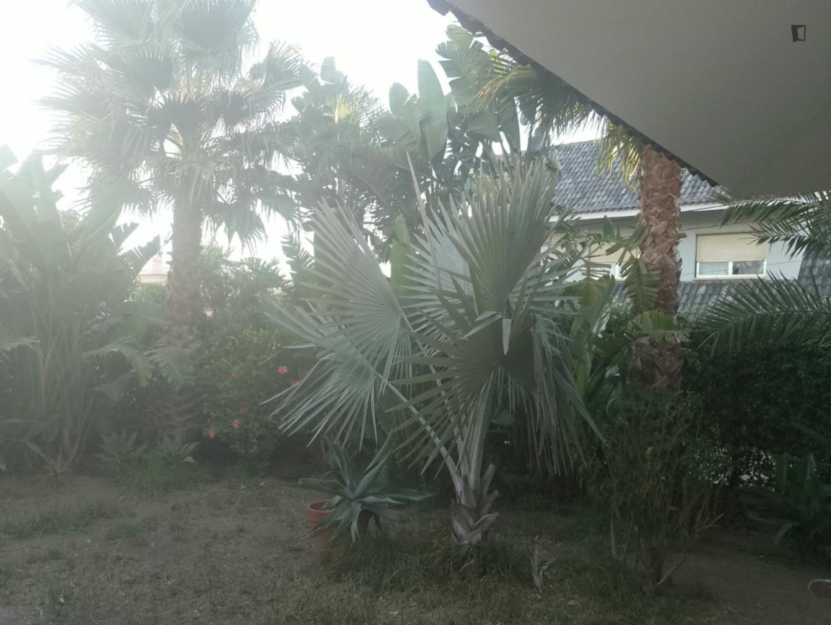Cozy Double Bedroom With A Private Bathroom Close To Parede Train Station - 1